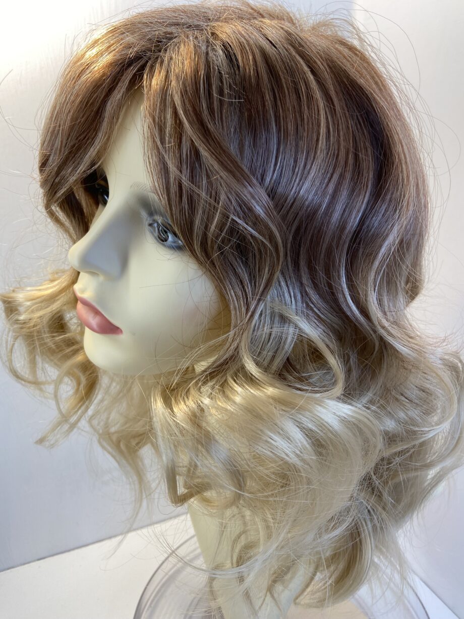 Blonde new long wavy wig. Bllw834