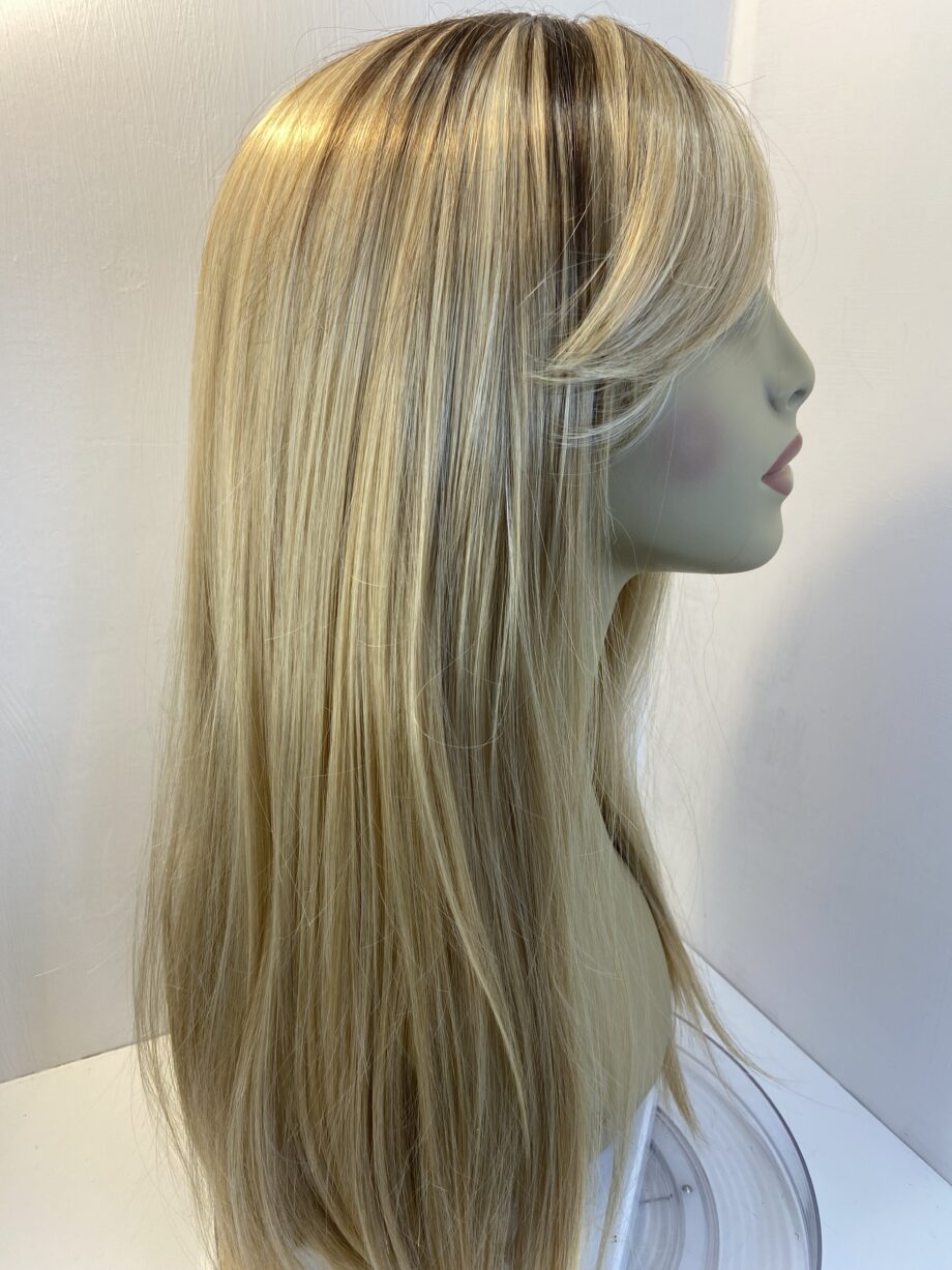 Rooted long blonde wig. Blls835