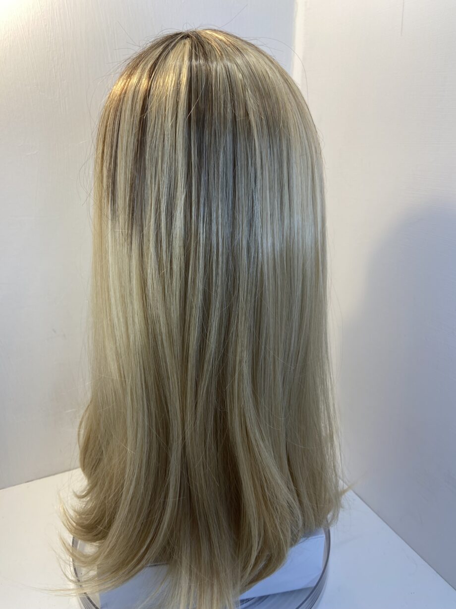 Rooted long blonde wig. Blls835