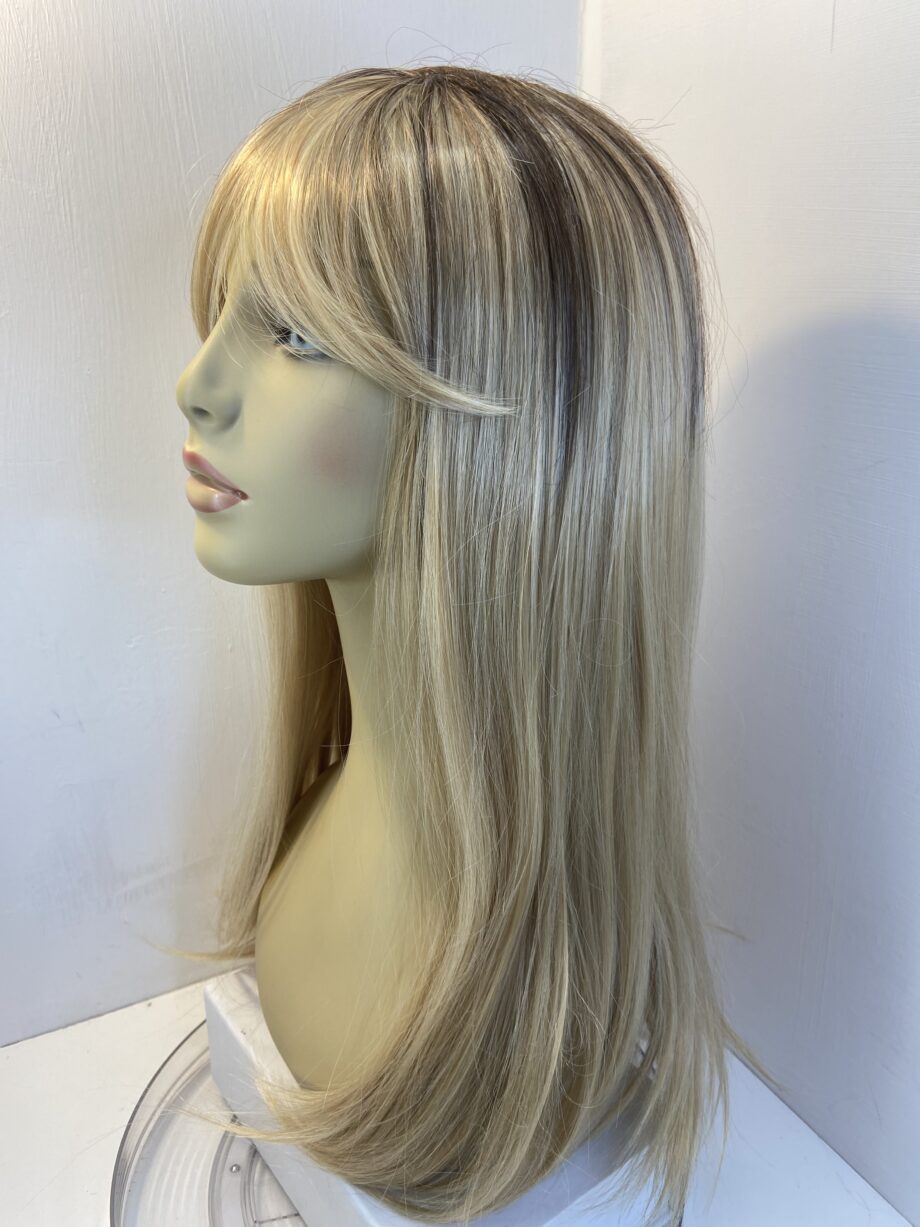 Rooted long blonde wig. Blls835