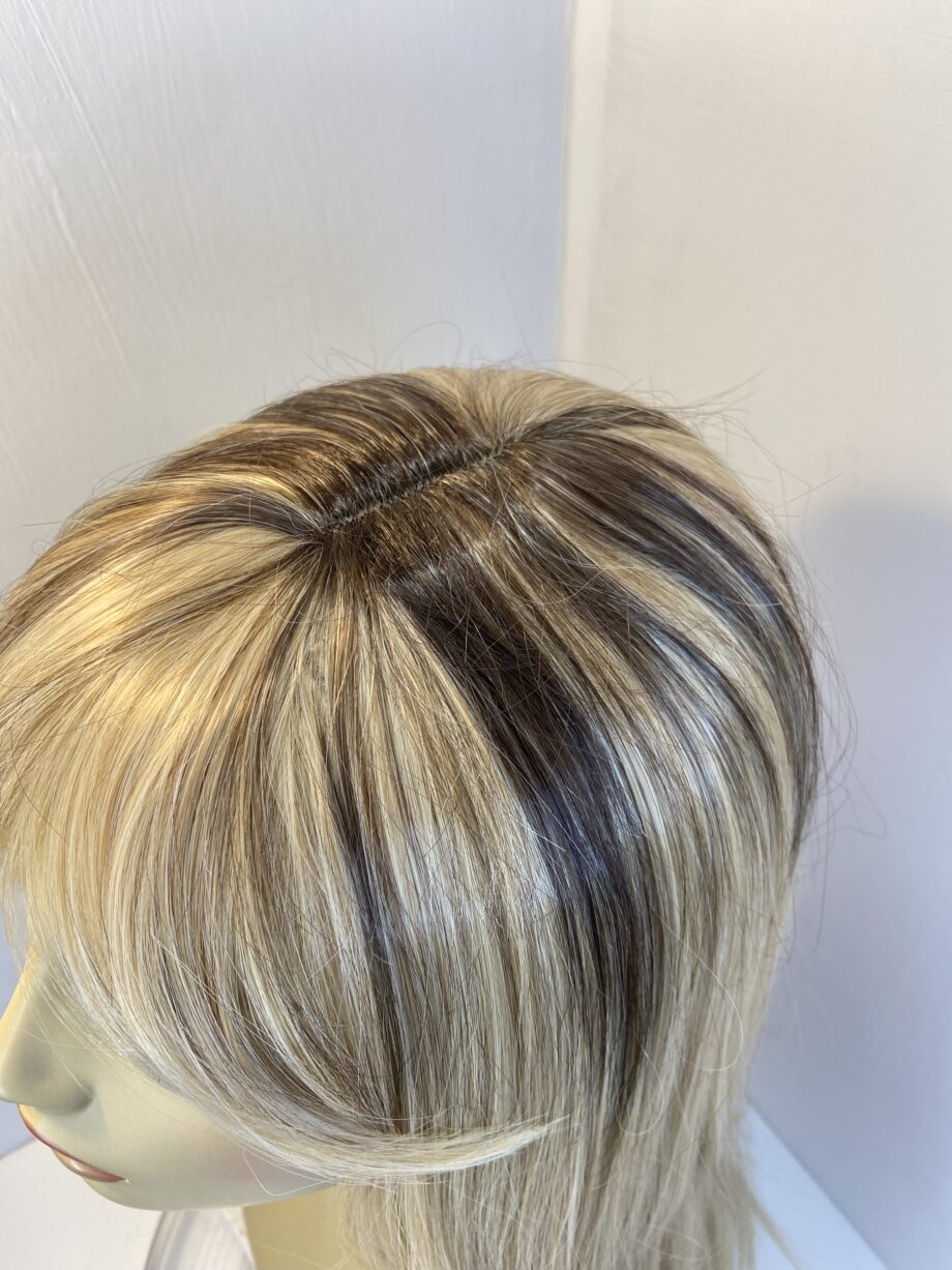 Rooted long blonde wig. Blls835