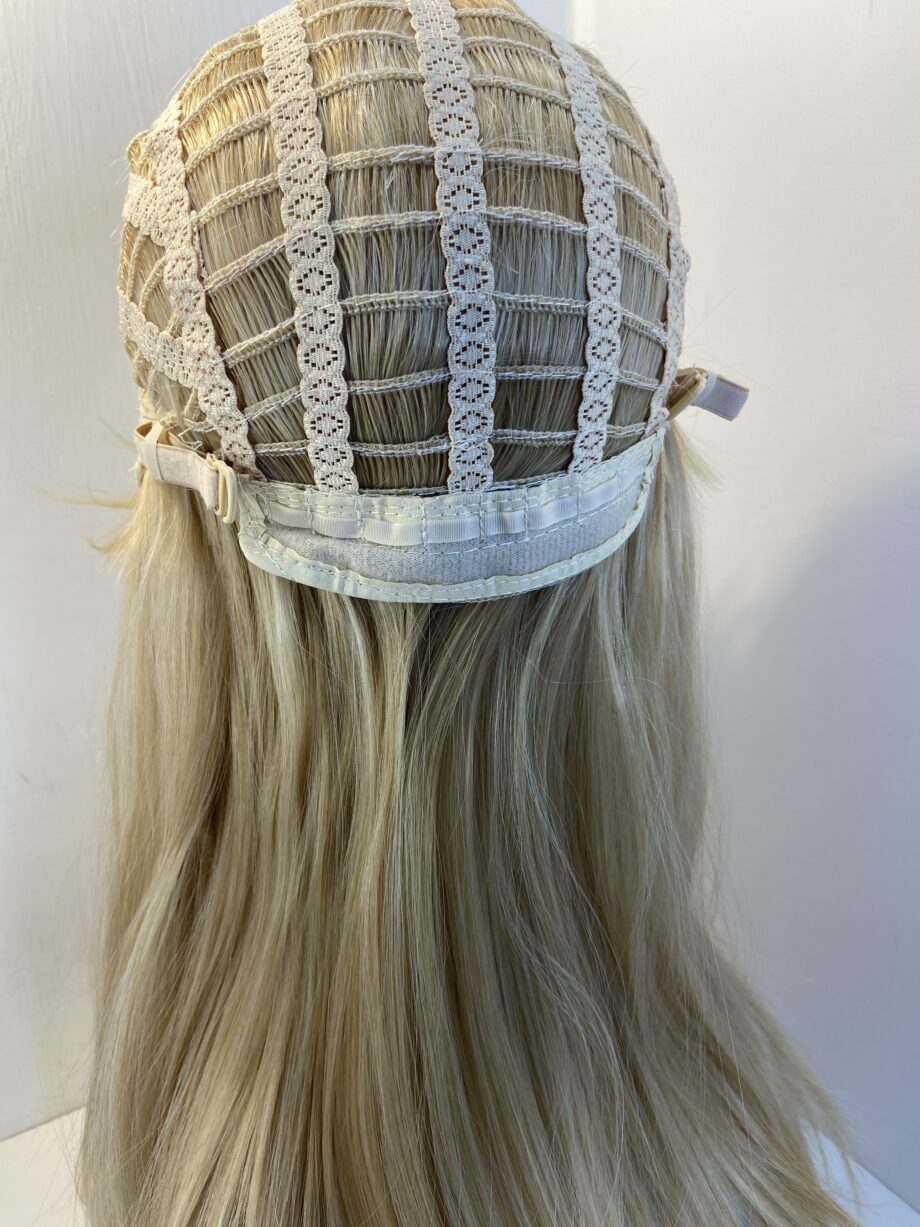 Rooted long blonde wig. Blls835