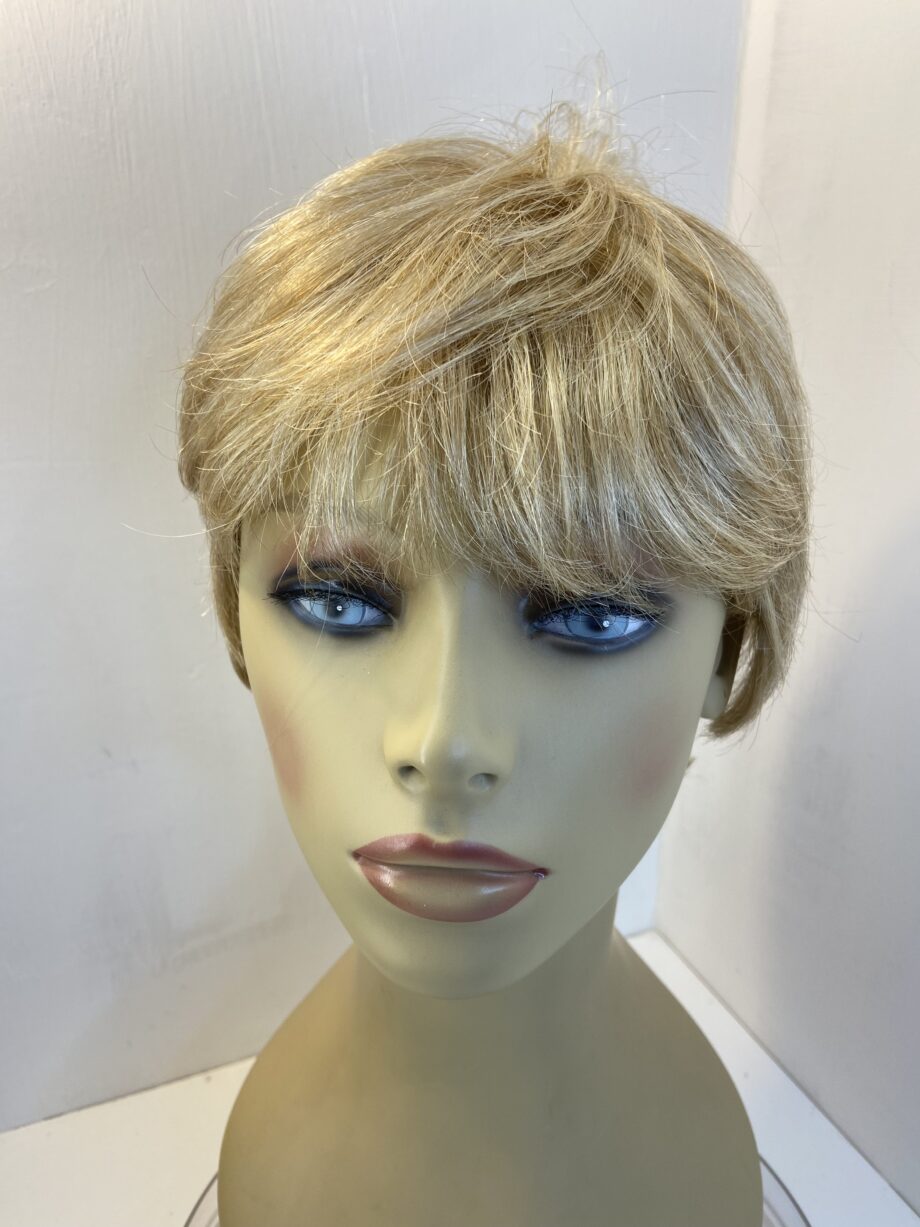 Short blonde natural image wig. Blss836