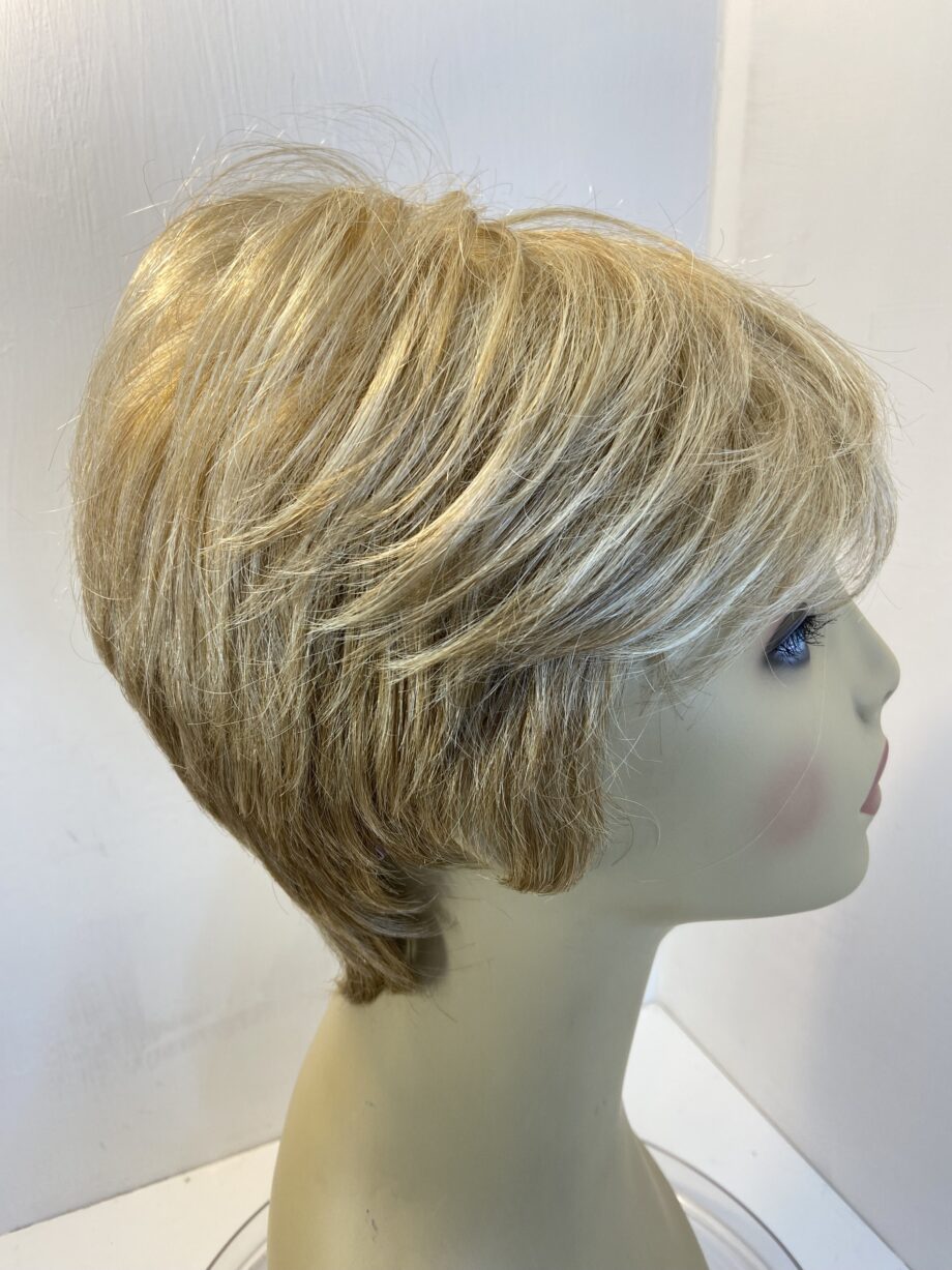 Short blonde natural image wig. Blss836