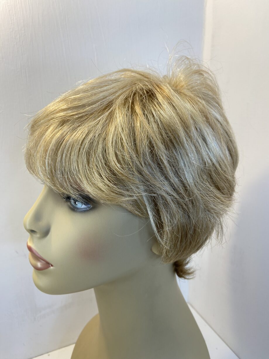 Short blonde natural image wig. Blss836