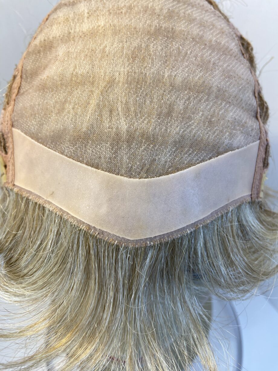 Short blonde natural image wig. Blss836