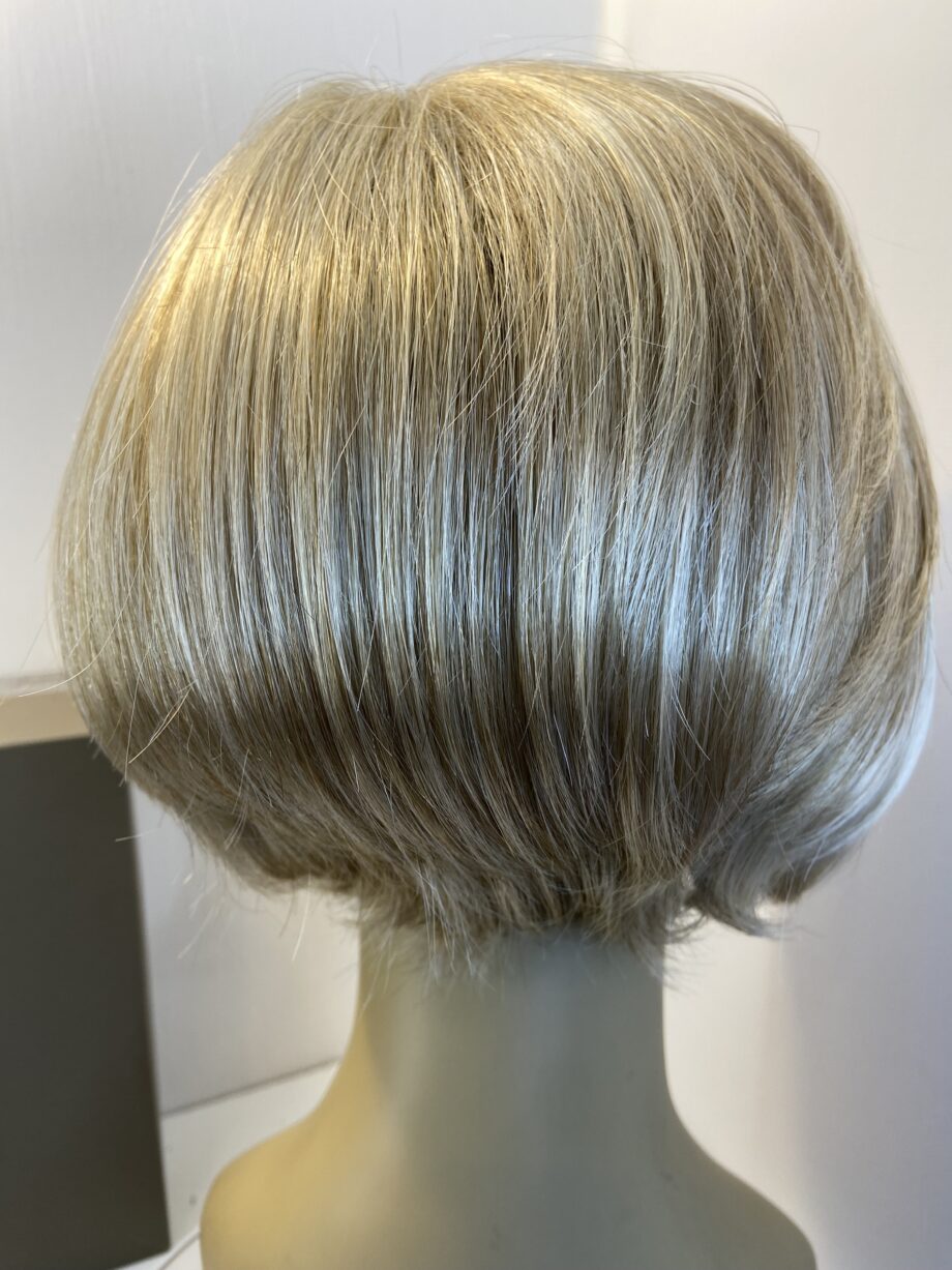 Natural image blonde wig. Bblss447