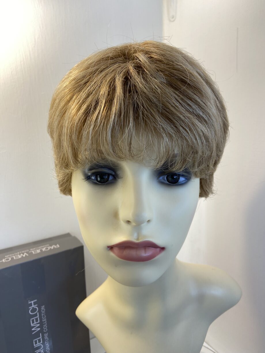 Short blonde wig. Bblss448