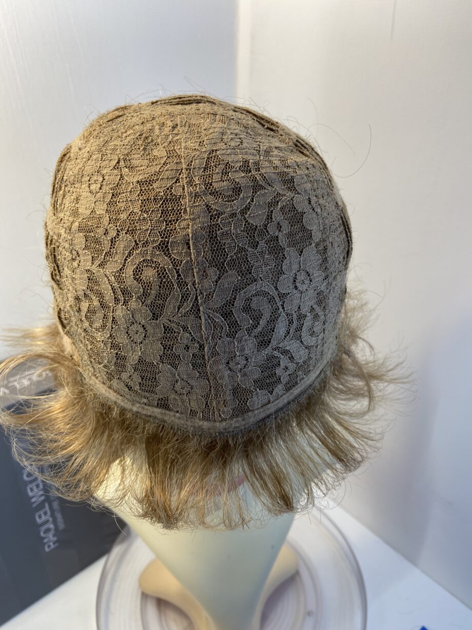 Short blonde wig. Bblss448