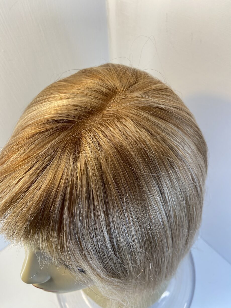 Human hair long honey blonde wig. Blmw55