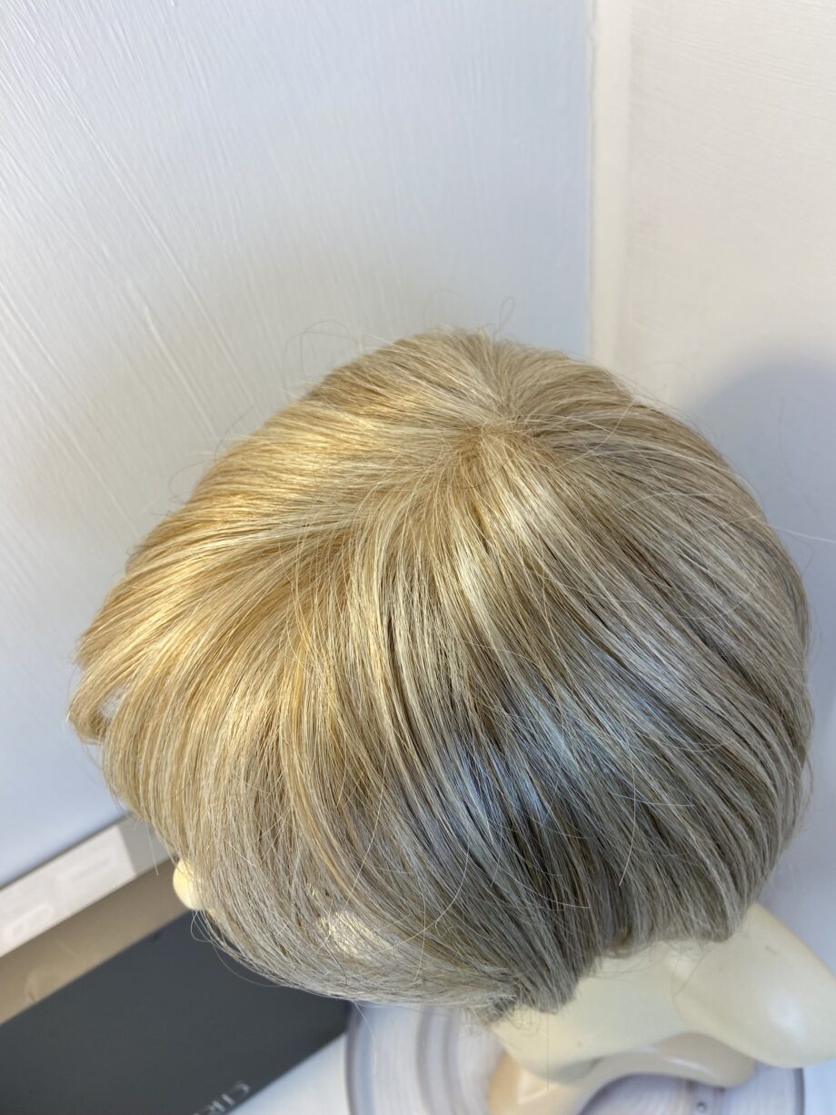 Stunning blonde wig. Bblms449