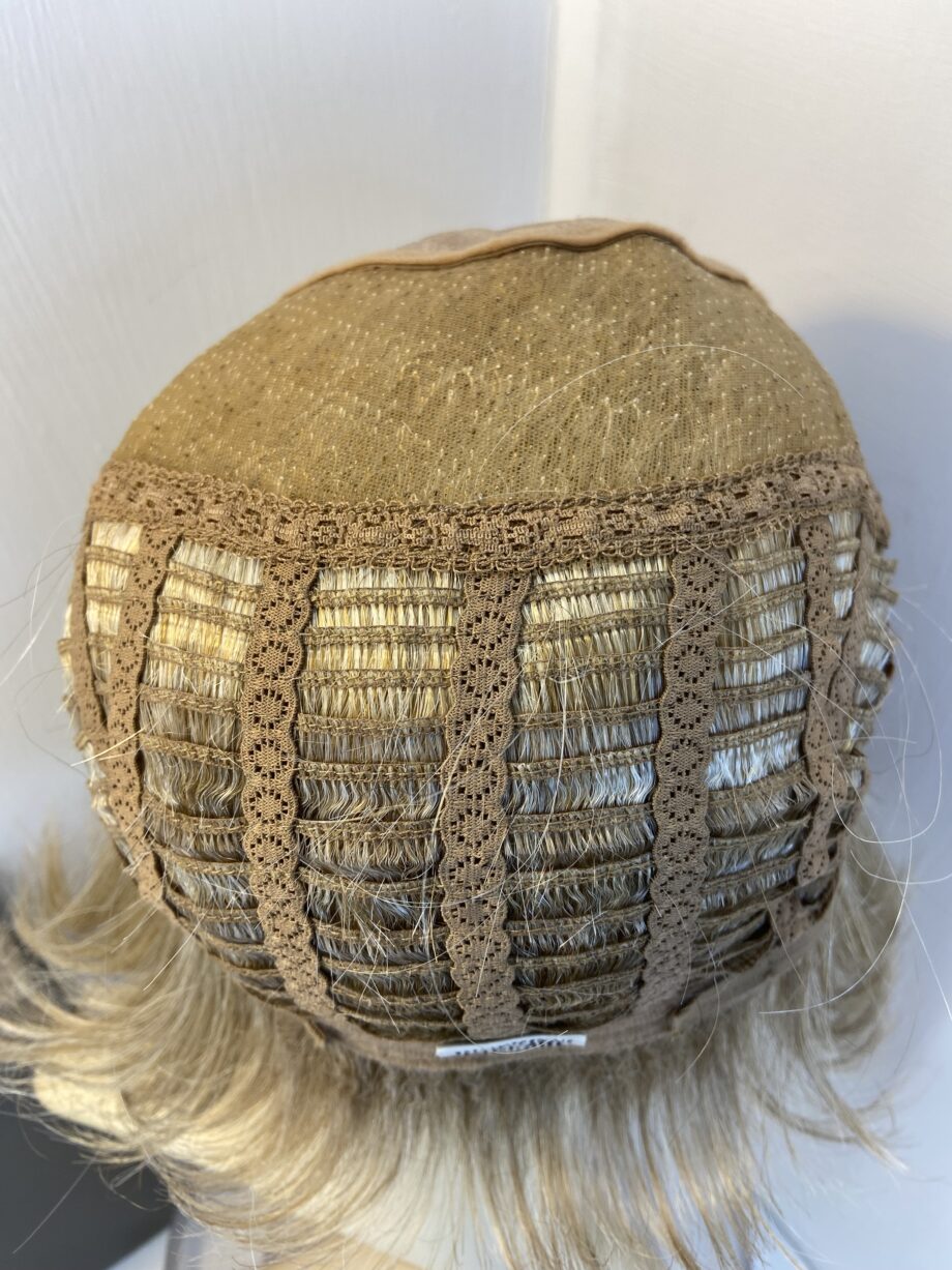 Stunning blonde wig. Bblms449