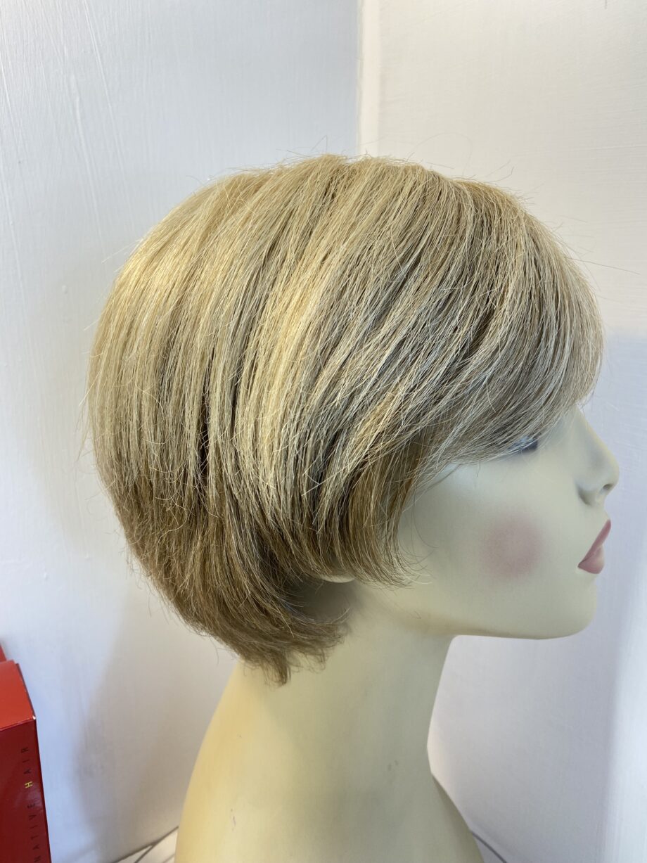 Rene of Paris blonde wig. Bblss452