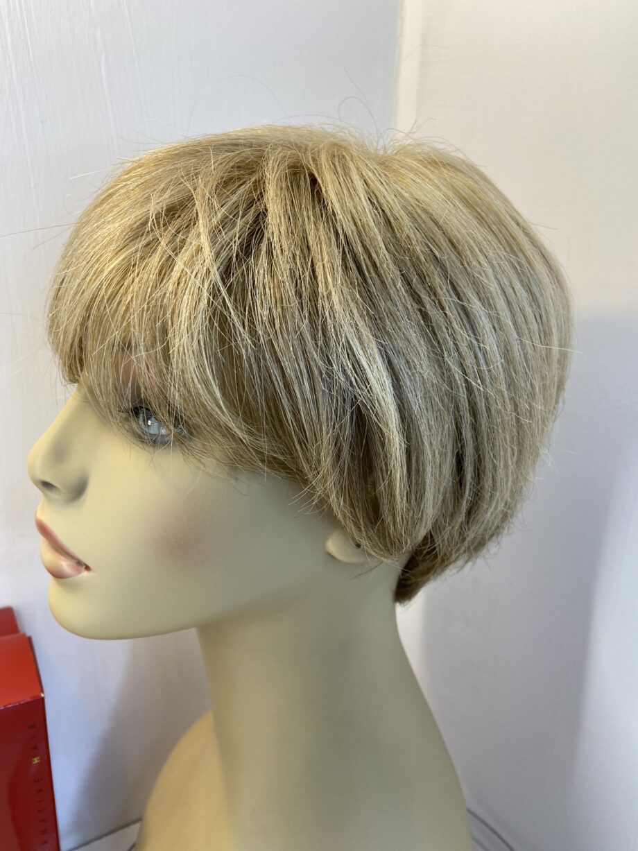 Rene of Paris blonde wig. Bblss452