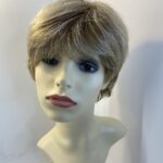 Honey blonde short wig. Blss57