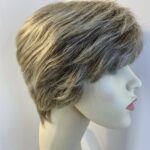 Honey blonde short wig. Blss57