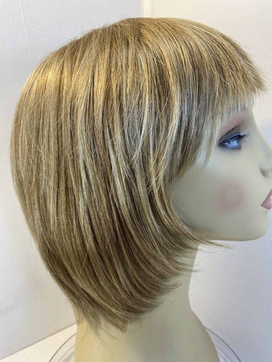 Rene of Paris honey blonde wig. Blms1