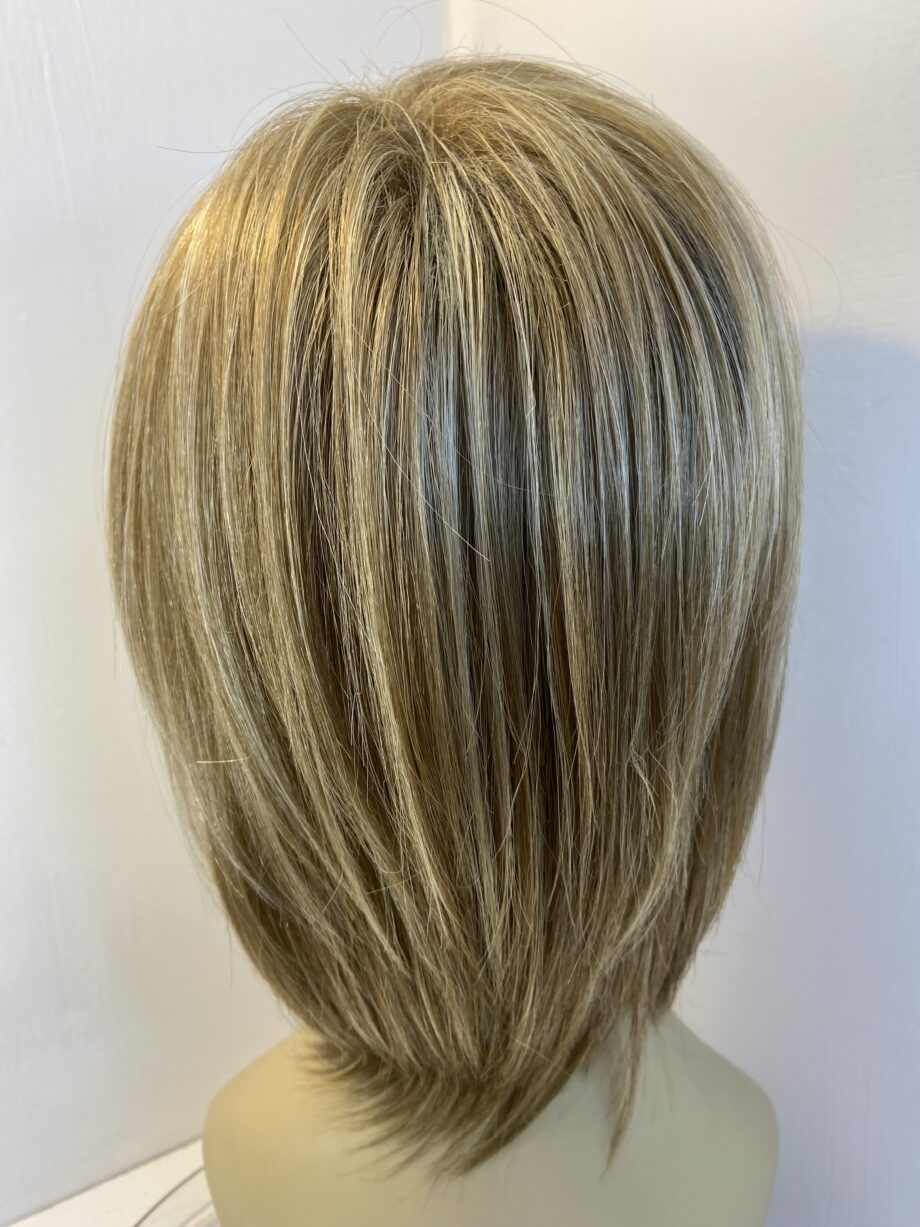 Rene of Paris honey blonde wig. Blms1