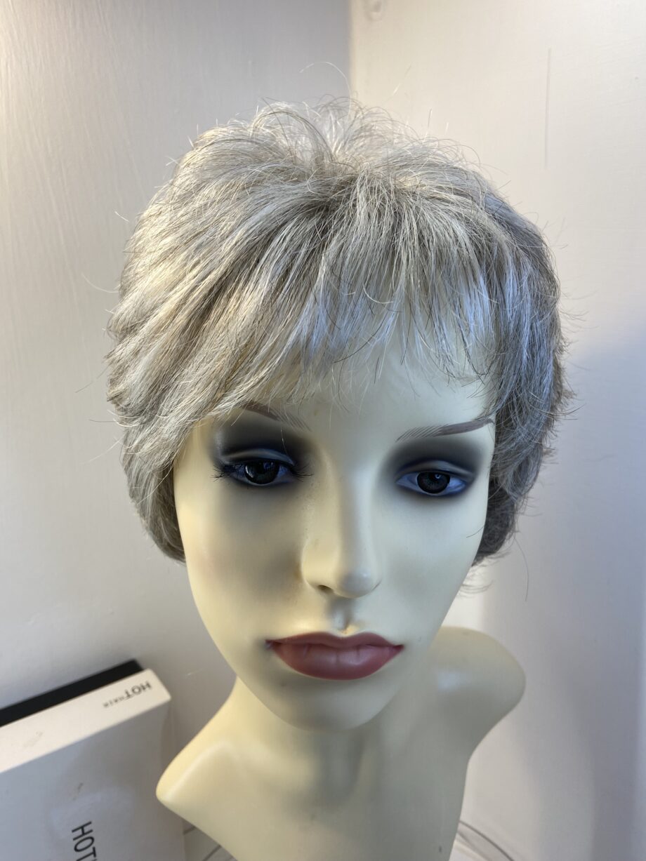Boxed grey wavy short wig. Bgsw454