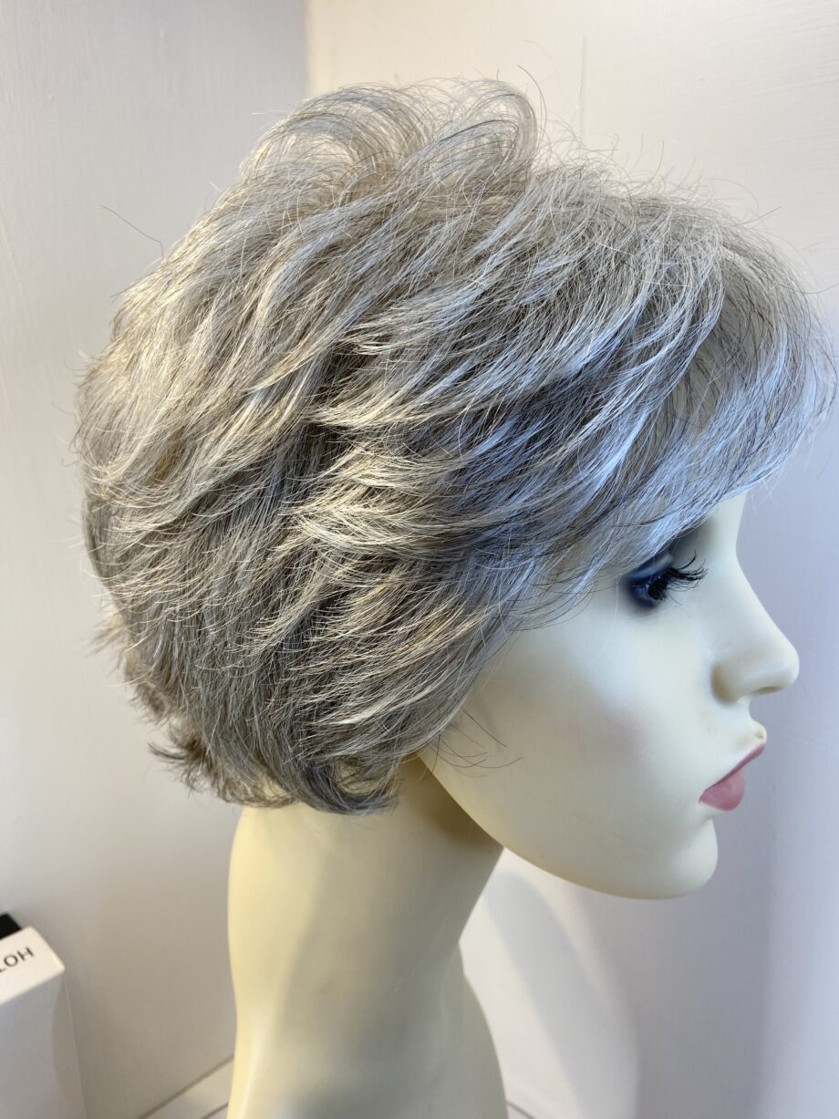 Boxed grey wavy short wig. Bgsw454