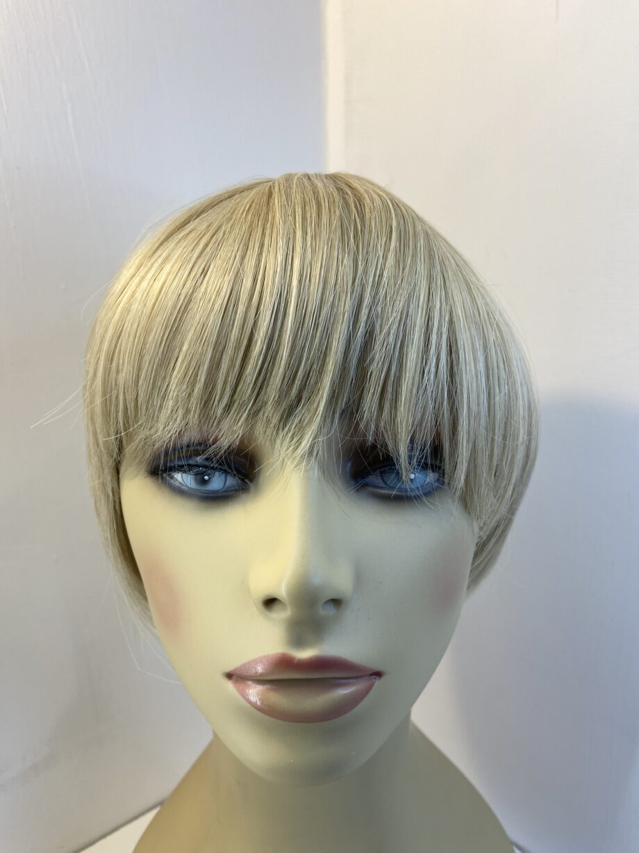 Short blonde wig   Blss18