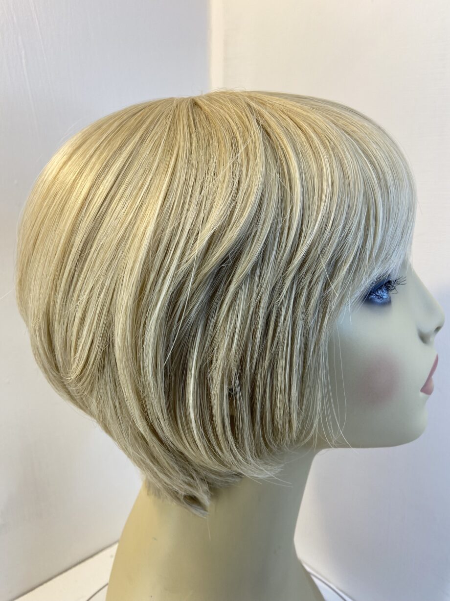 Short blonde wig   Blss18