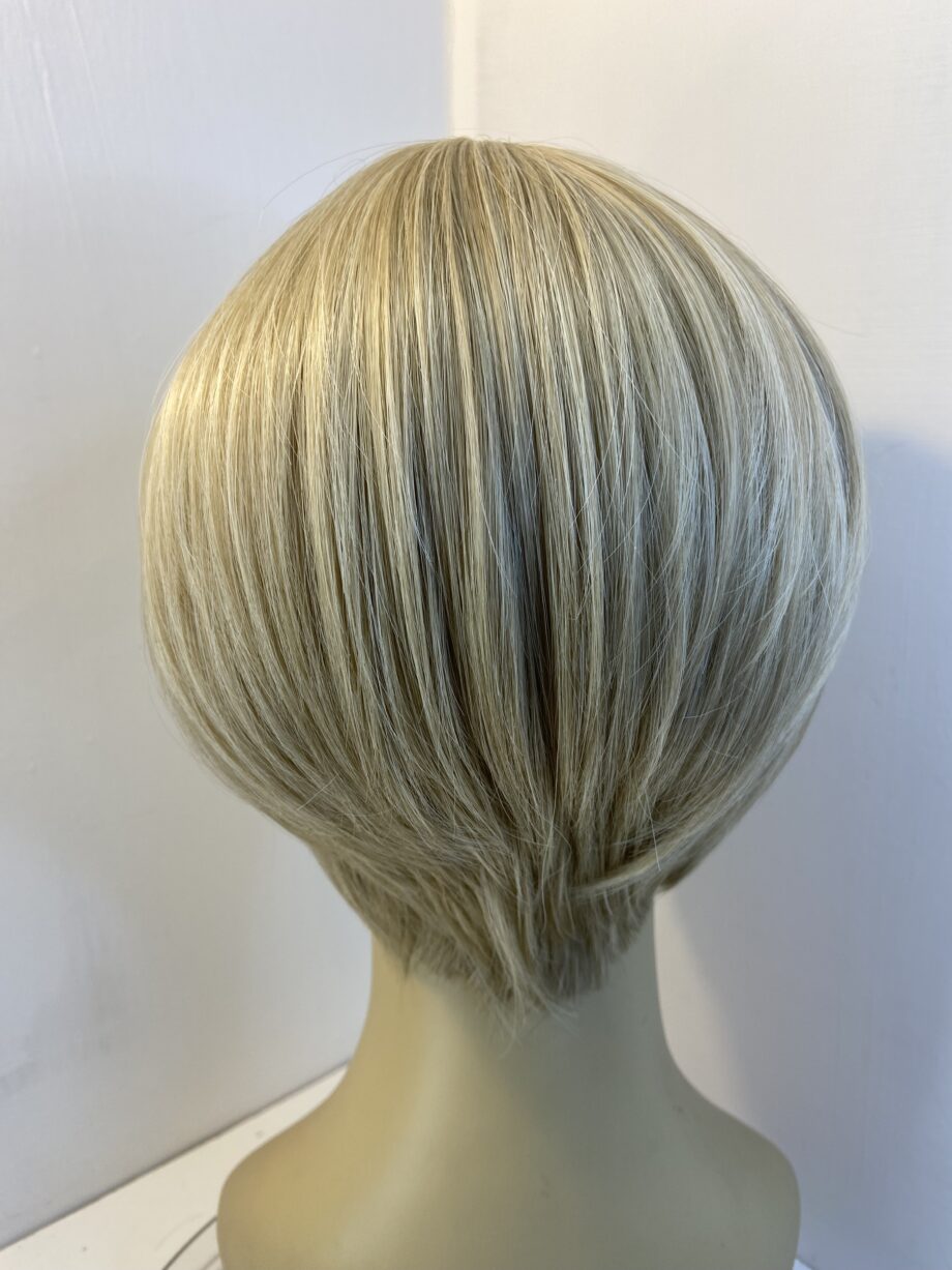 Short blonde wig   Blss18