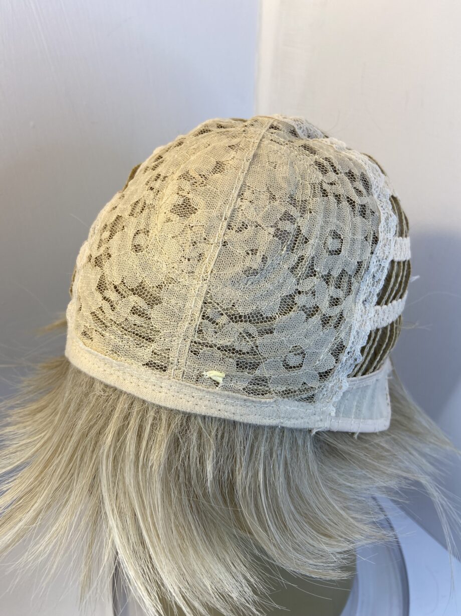 Short blonde wig   Blss18