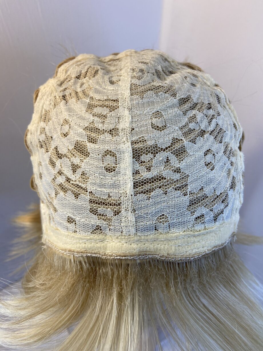 Shiny light blonde wig. Blss19