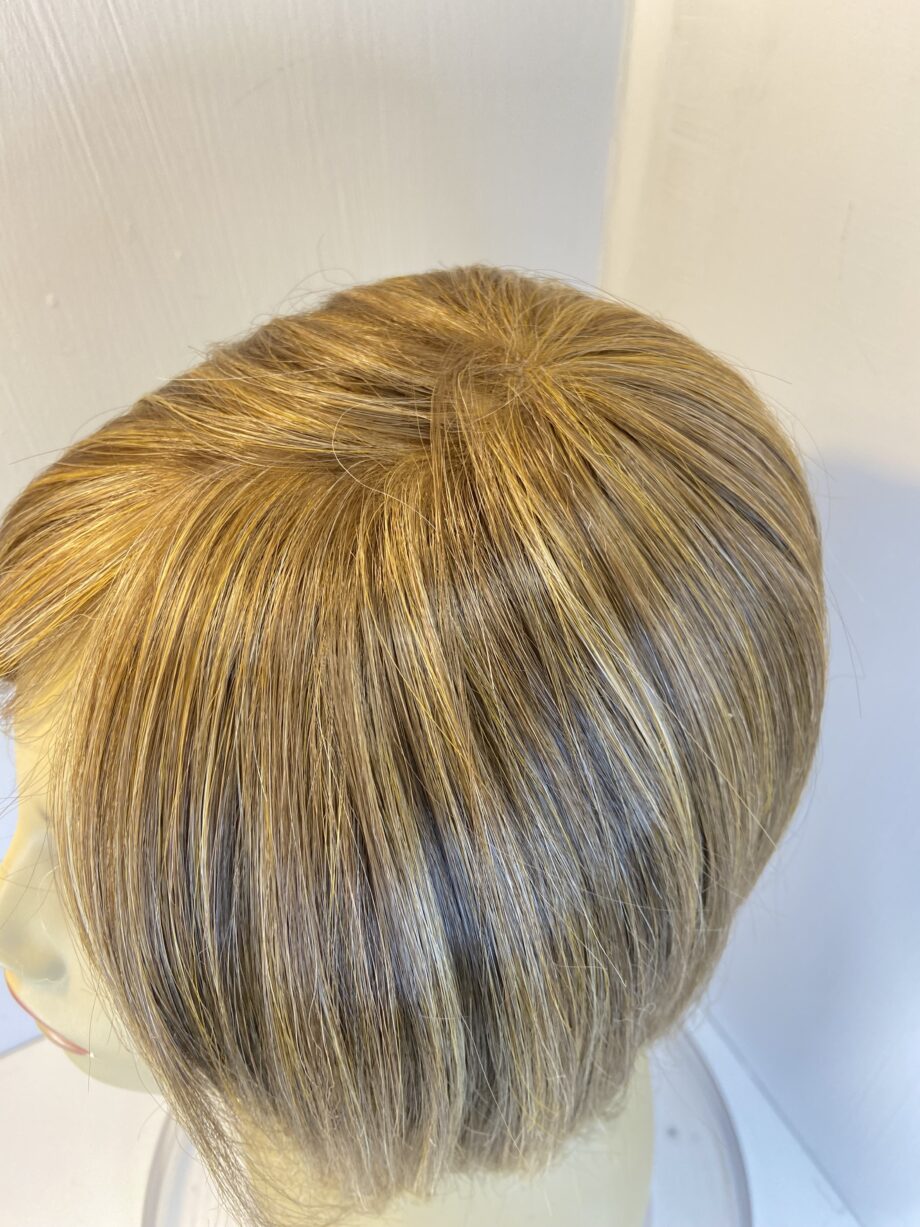 Light brown topper. Brls21