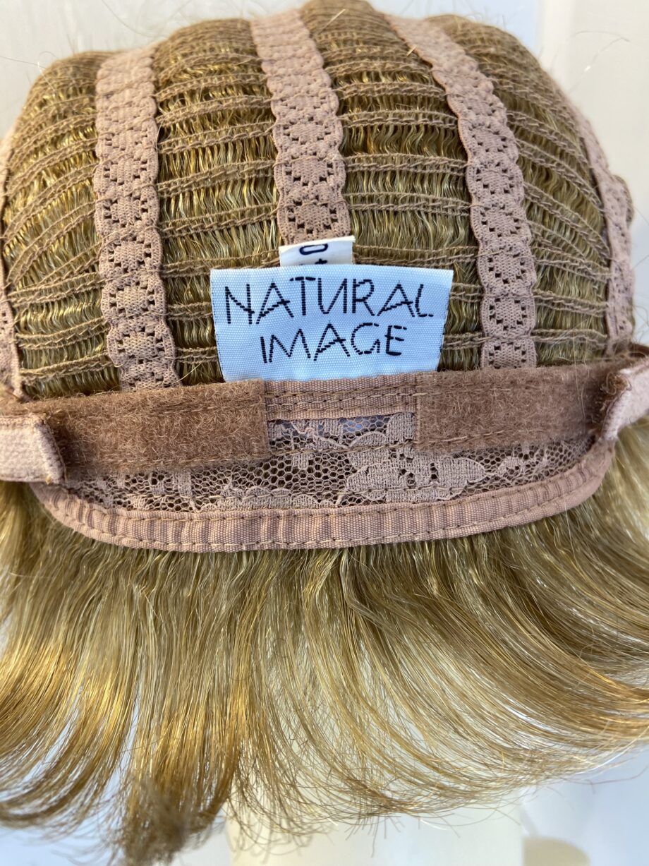 Short blonde natural image wig. Blss25