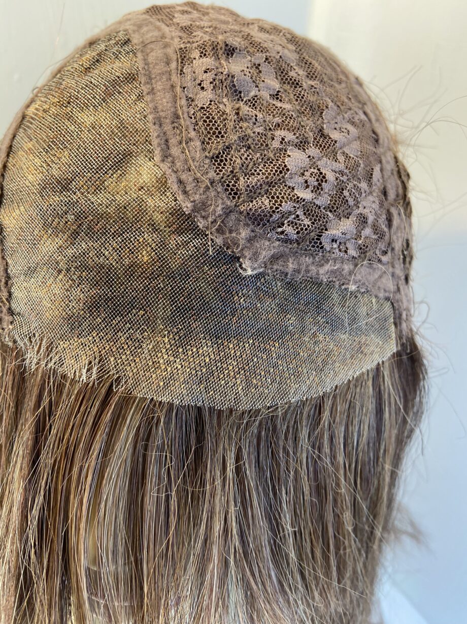 Long brown Rene of Paris wig. Brls26