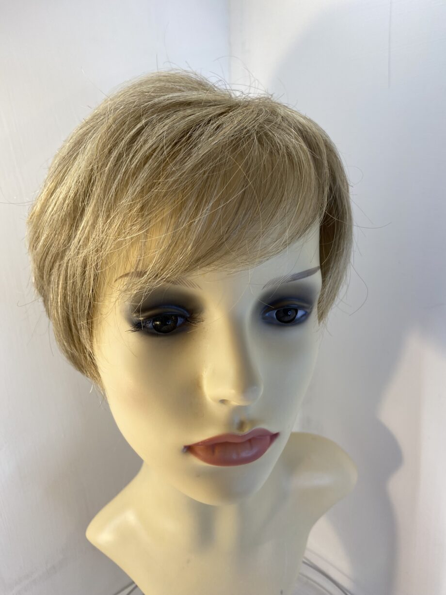 Blonde soft cap short wig. Blsw42