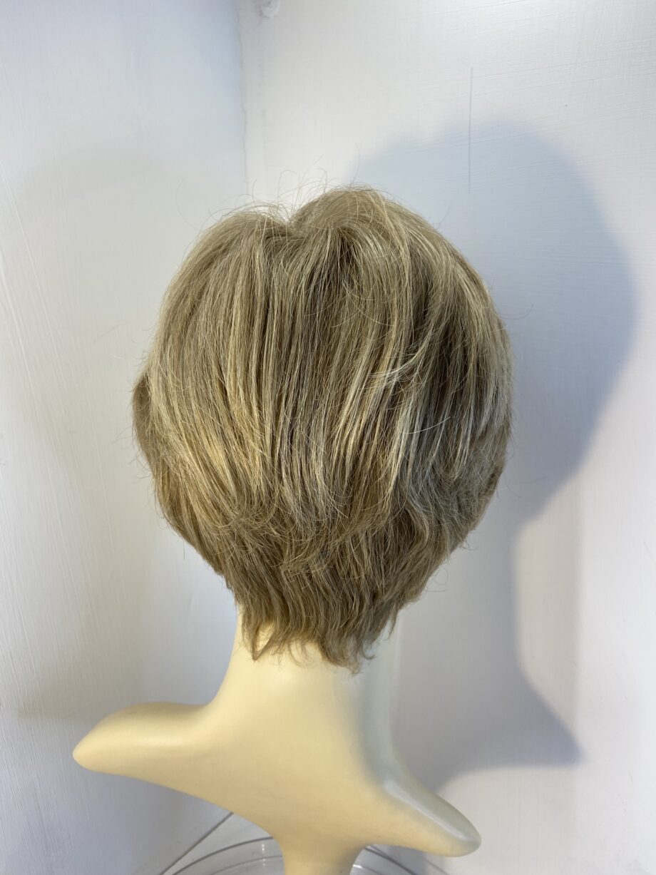 Blonde soft cap short wig. Blsw42