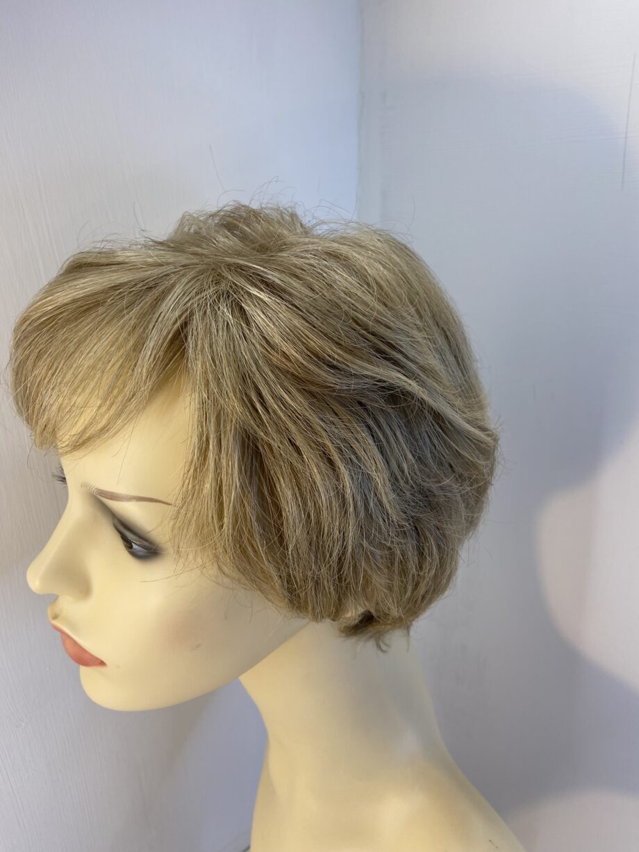 Blonde soft cap short wig. Blsw42