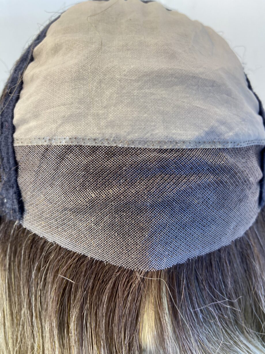 Mid length blonde wig. Blls49