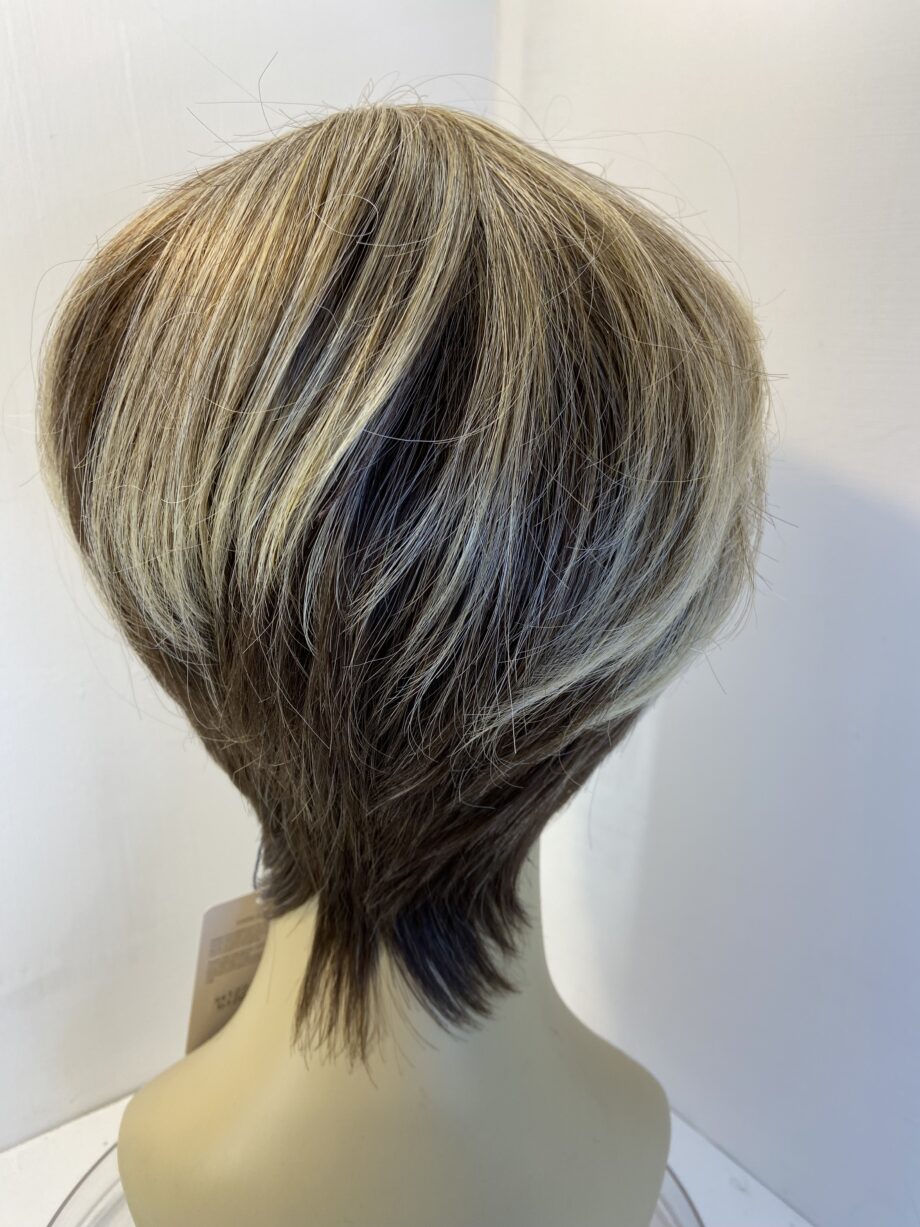 New blonde short wig. Blss401