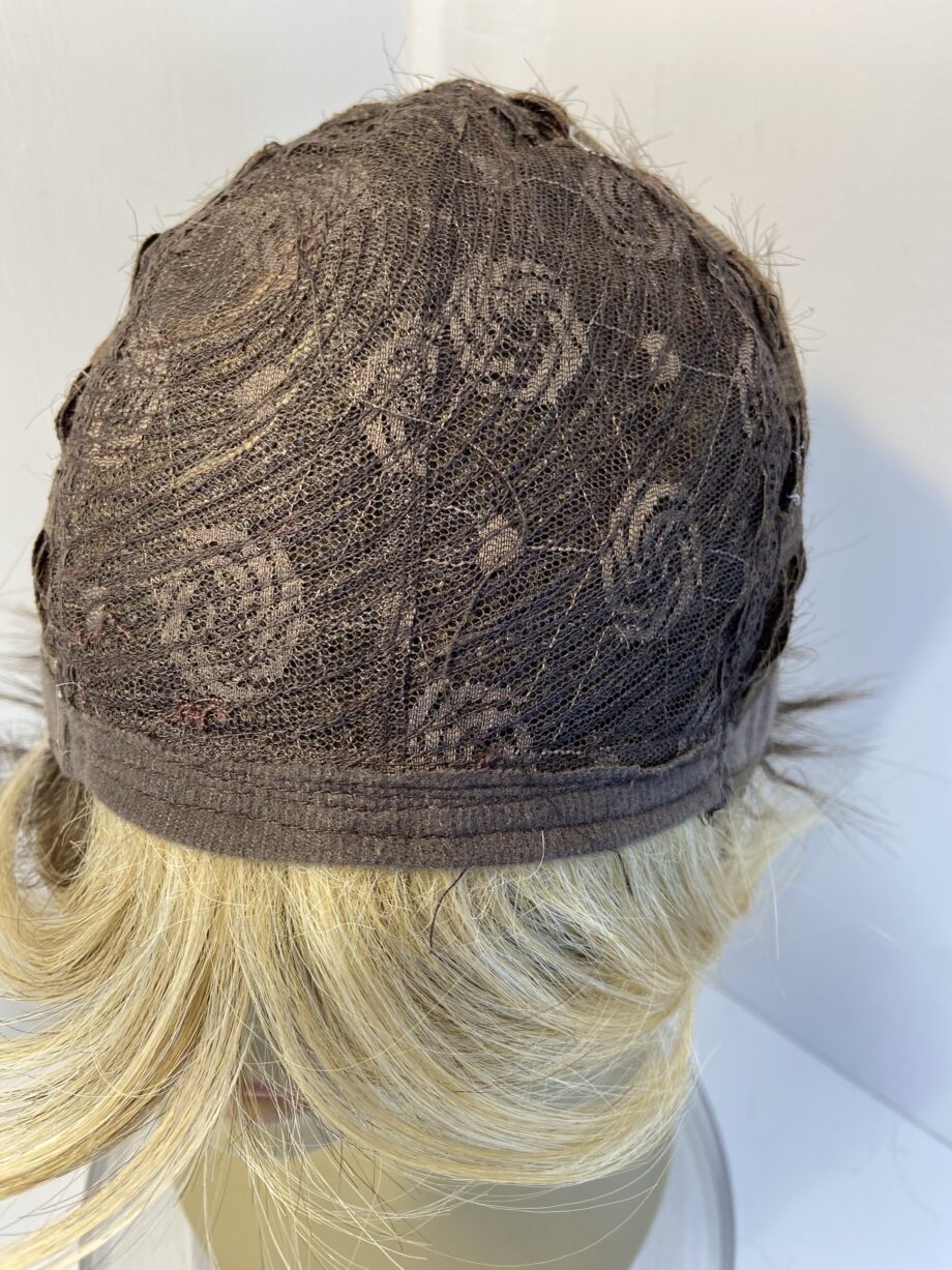 New blonde short wig. Blss401