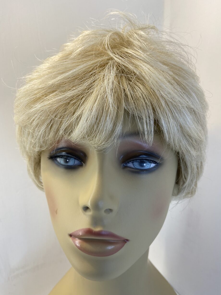 Light blonde short Noriko wig. Blsw406