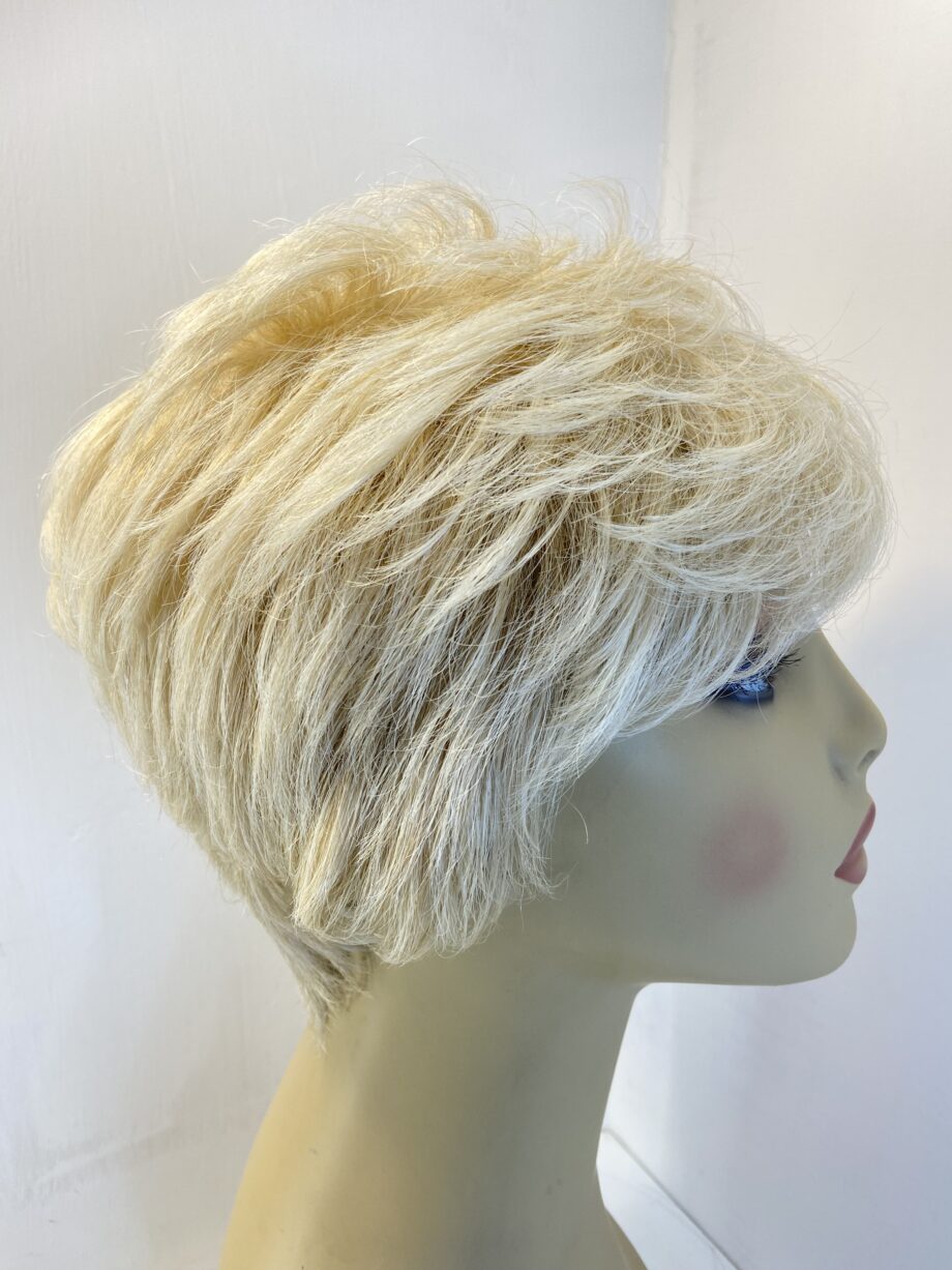 Light blonde short Noriko wig. Blsw406