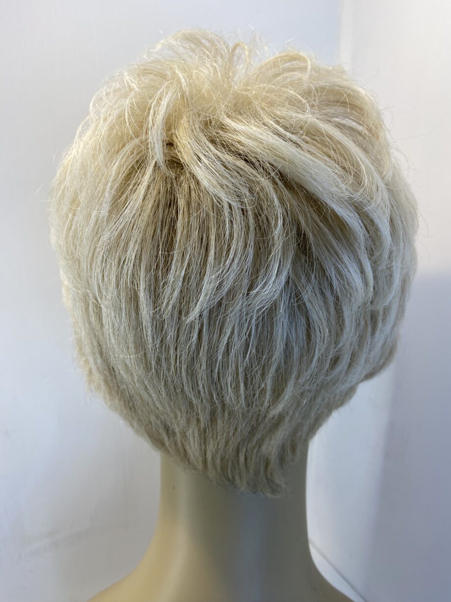 Light blonde short Noriko wig. Blsw406