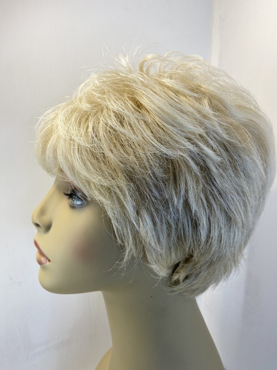 Light blonde short Noriko wig. Blsw406