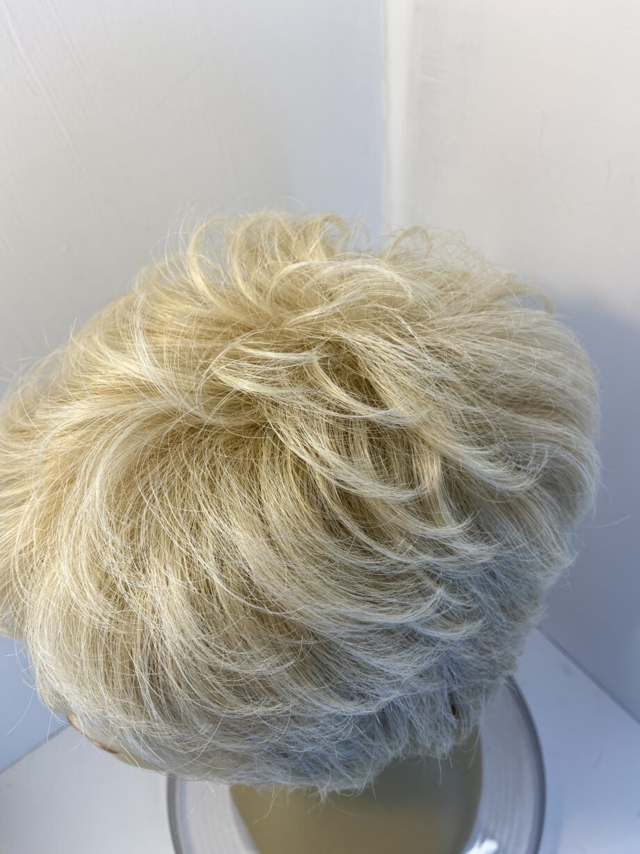 Light blonde short Noriko wig. Blsw406