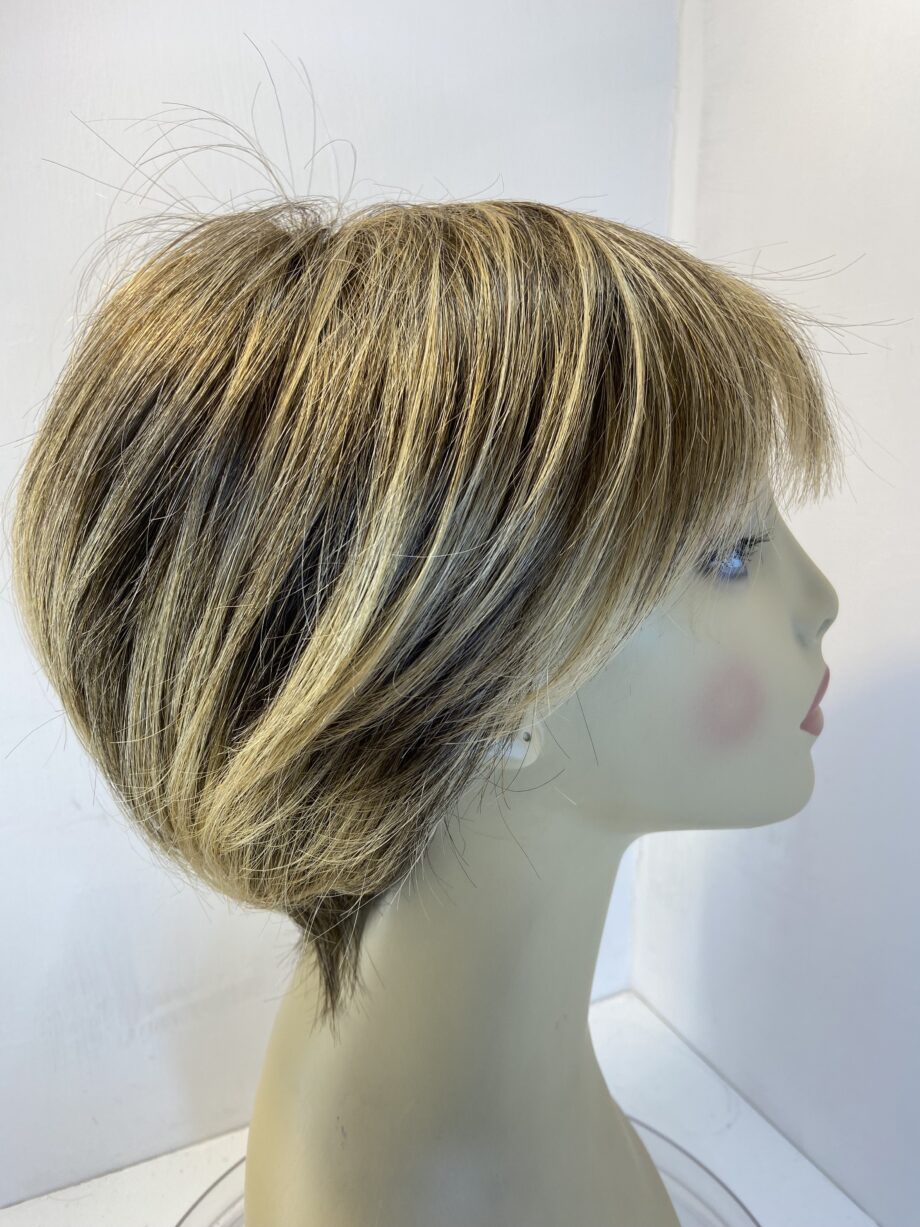 Brown Noriko wig. Brss407