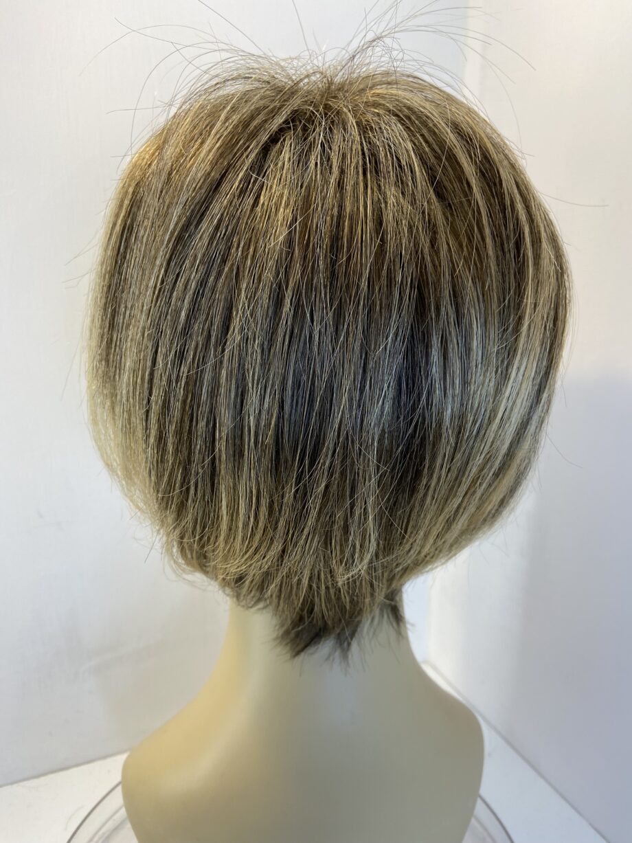 Brown Noriko wig. Brss407