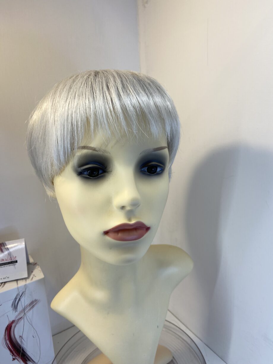 New white petite designer wig. Wgss446
