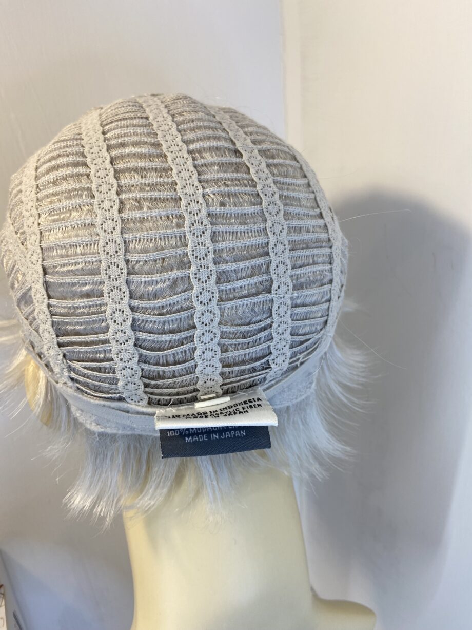 New white petite designer wig. Wgss446
