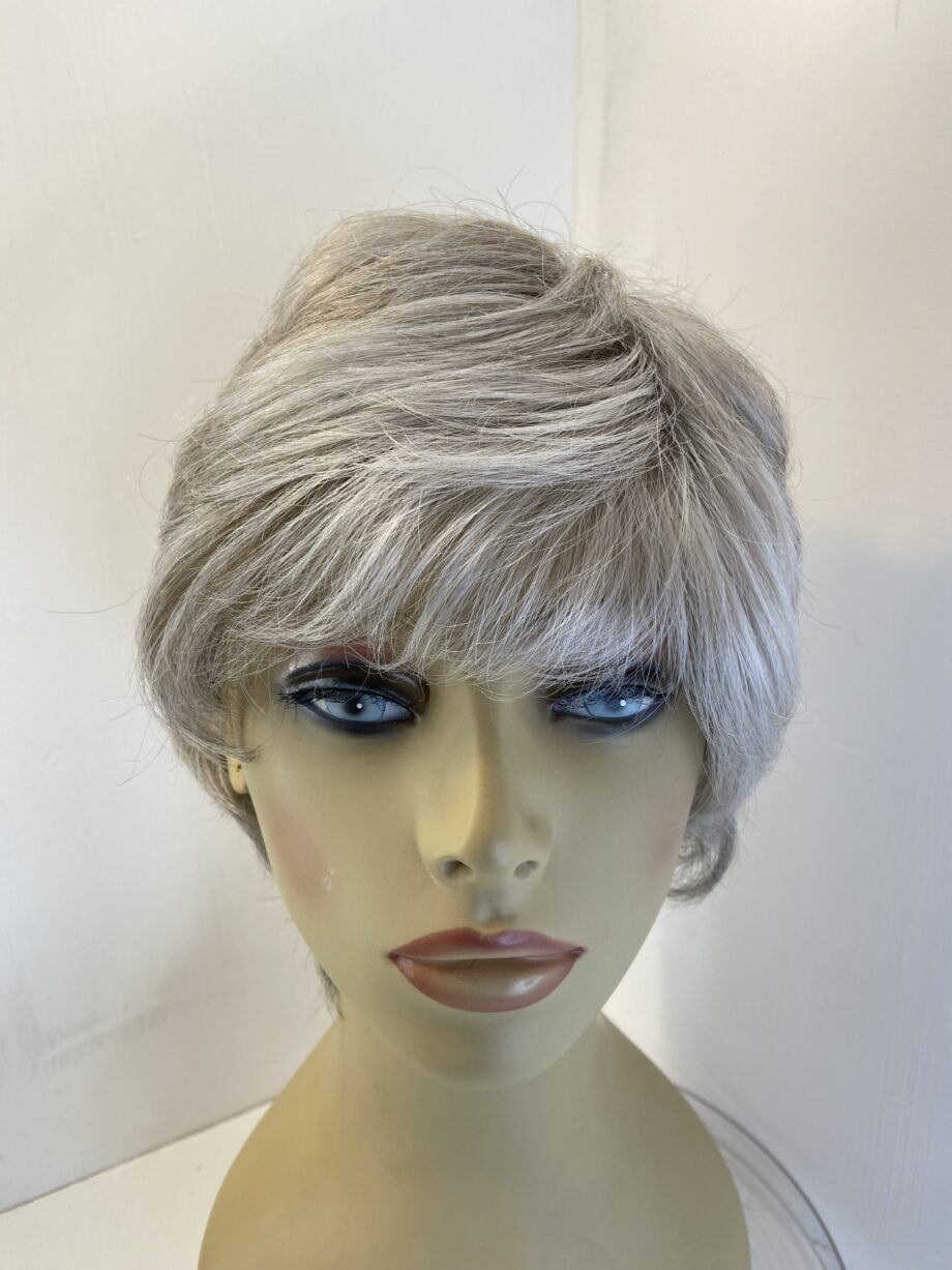 Feather light grey wig. Gss221