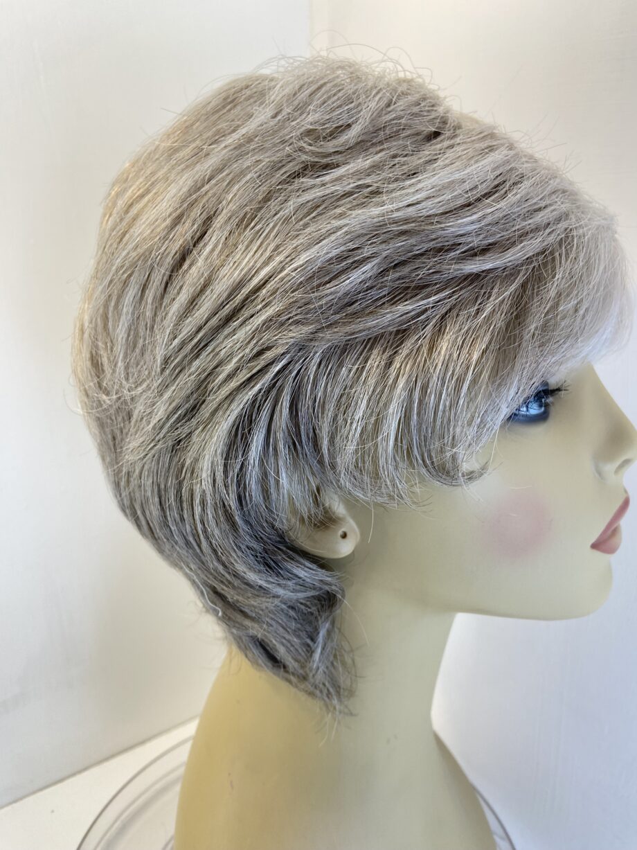 Feather light grey wig. Gss221