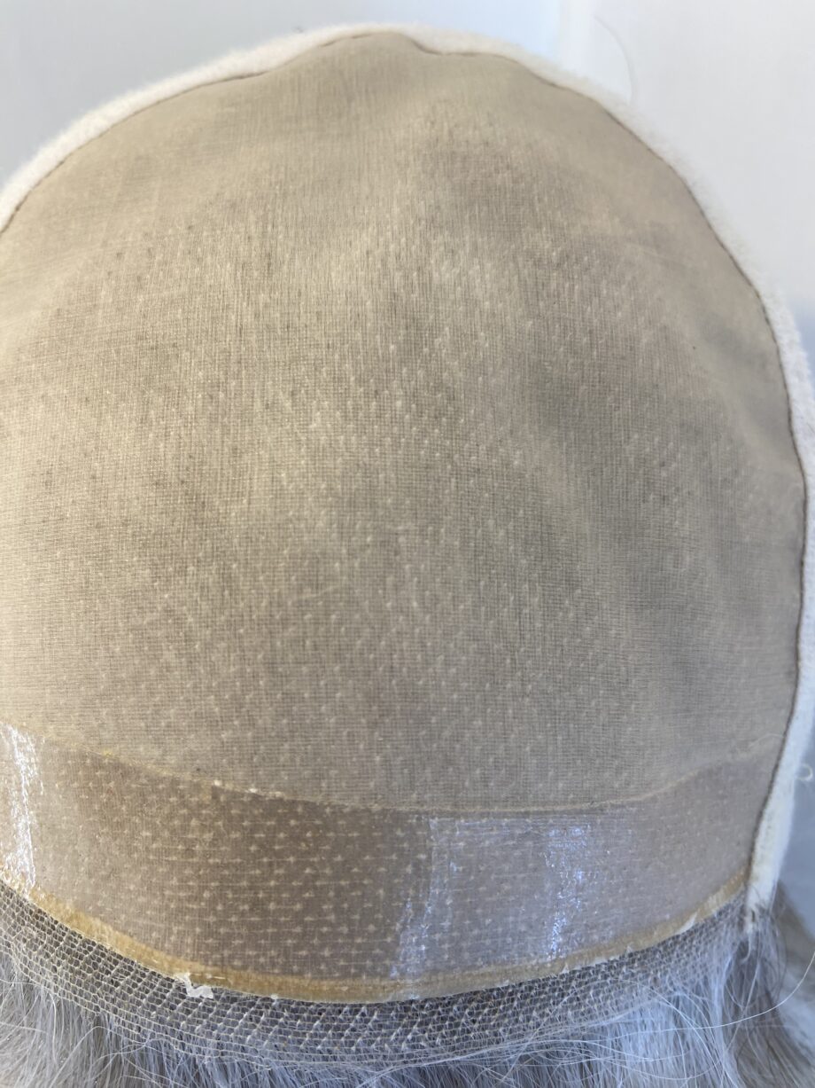 Feather light grey wig. Gss221